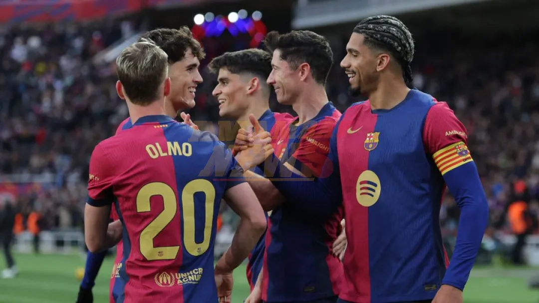 Barcelona golea y lidera en solitario en España
