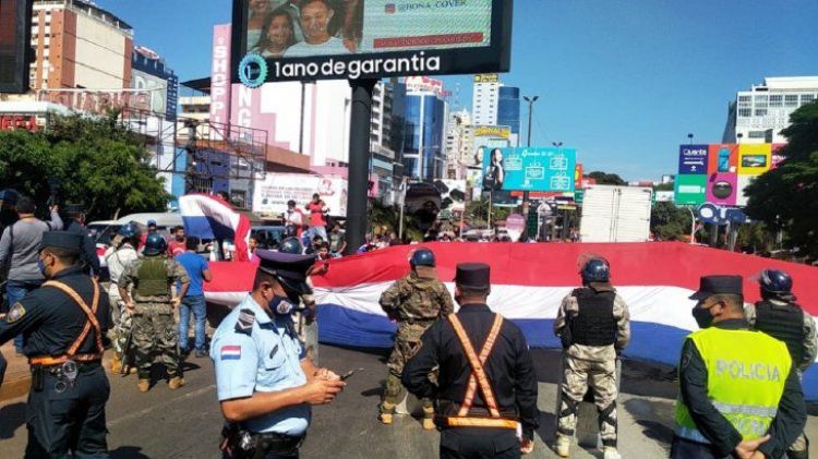 Ciudadanos se manifiestan y cierran Puente de la Amistad en el Este