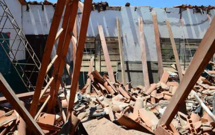 Se desplomó el techo de la escuela Puerta del Sol, en San Antonio, y no podrán iniciar las clases