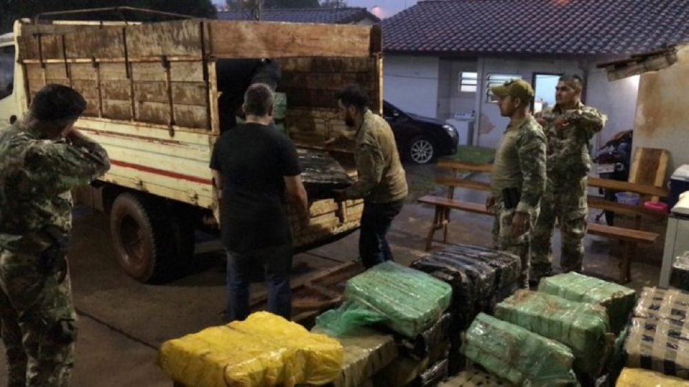 Incautan camión repleto de marihuana en Capitán Meza