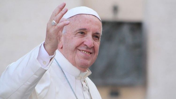 El Vaticano anunció que el papa Francisco permanecerá hospitalizado “unos días más”