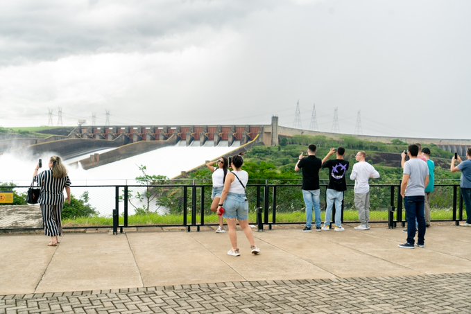 Después de 11 días de vertido de agua la Itaipu cierra vertedero