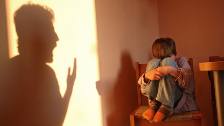 Los niños copian la conducta violenta de los adultos, advierten
