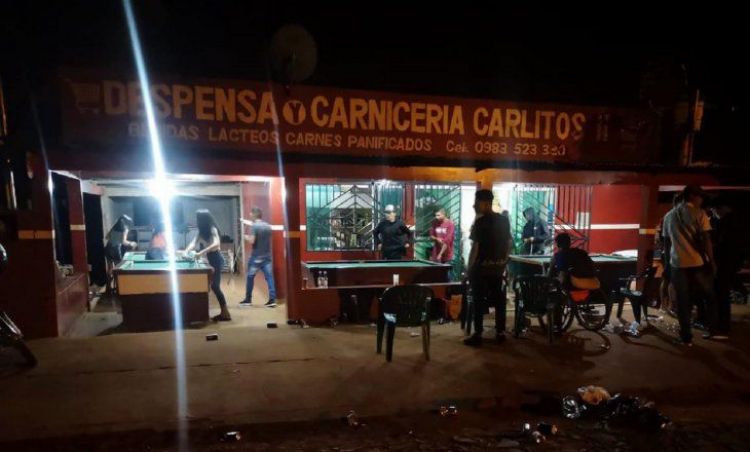 Policía Nacional interviene dos comercios por aglomeración de personas en Santa Rita