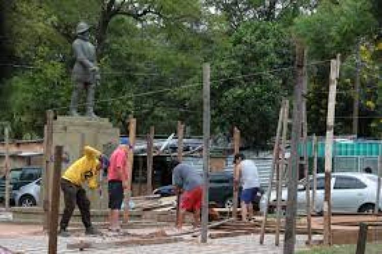 Comuna capitalina anuncia para fin de semana desalojo de Plaza de Armas