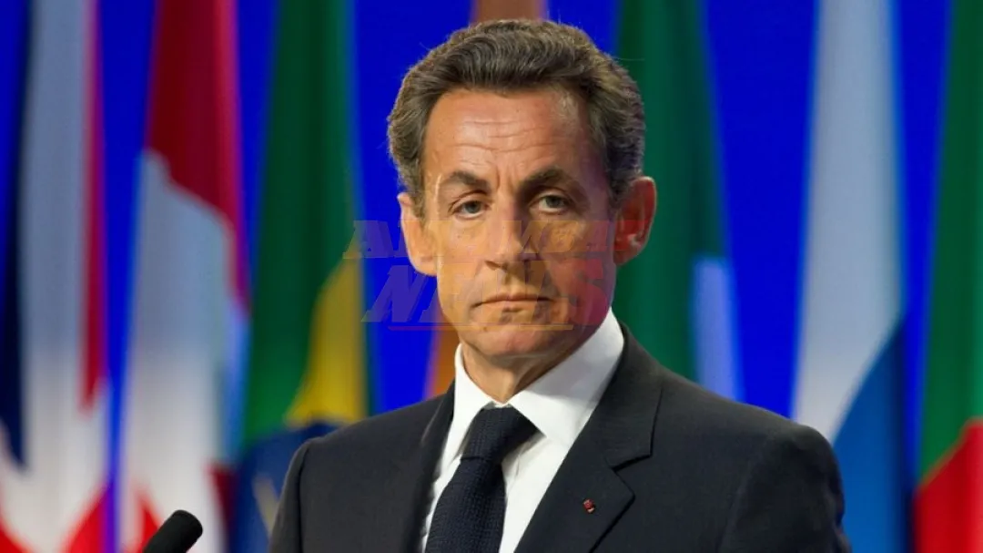 Retiran el brazalete electrónico al expresidente Sarkozy antes de cumplir la mitad de su condena por corrupción