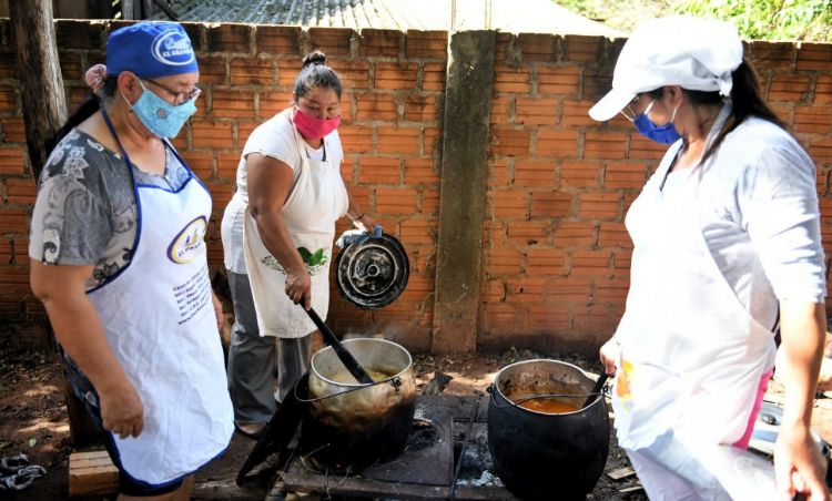 Ollas populares la contención en medio de una cruda pandemia