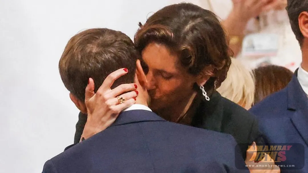 El beso de Macron con su ministra de Deportes causa revuelo en Francia