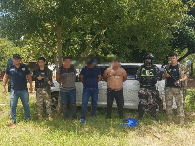 Detuvieron a supuestos miembros de una gavilla de delincuentes que atracó local comercial en Caaguazú