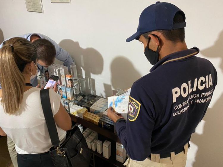 Allanaron un local que comercializaba cosméticos de contrabando en Asunción