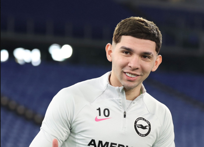 Julio Enciso sería titular en la visita del Brighton a la Roma