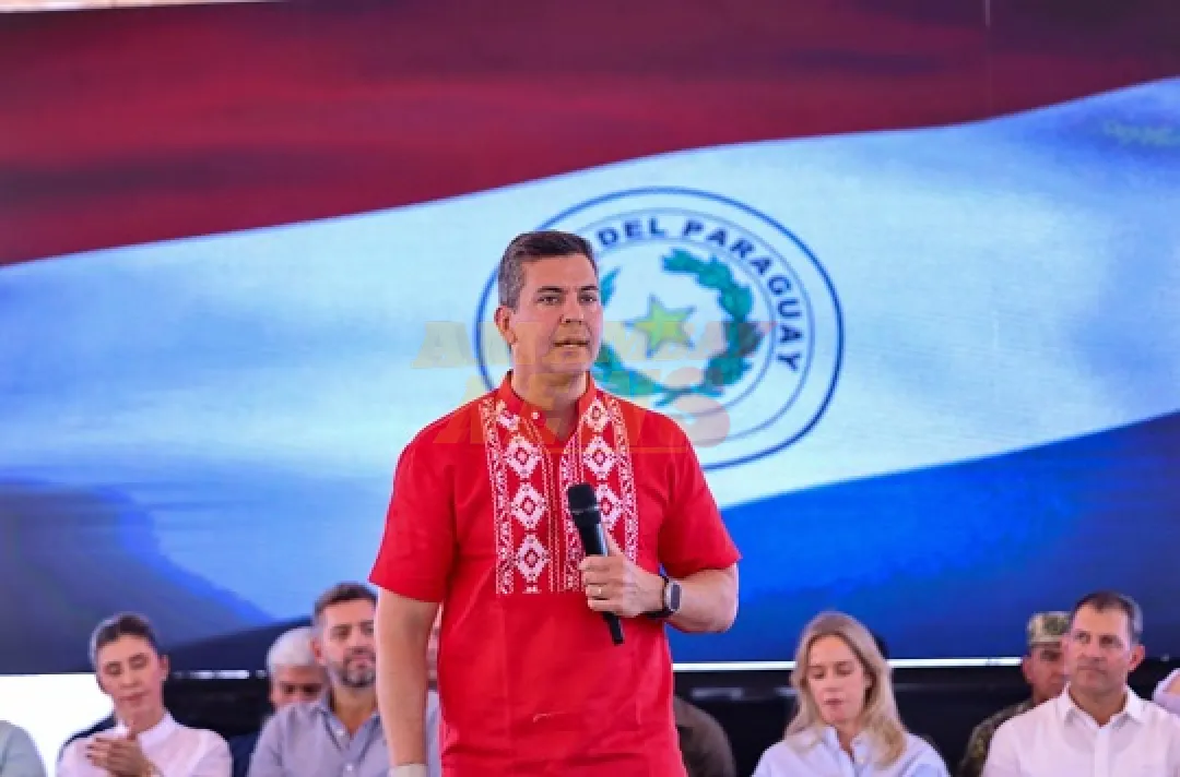 Santi atribuye críticas a los pupitres chinos a envidia y revanchismo