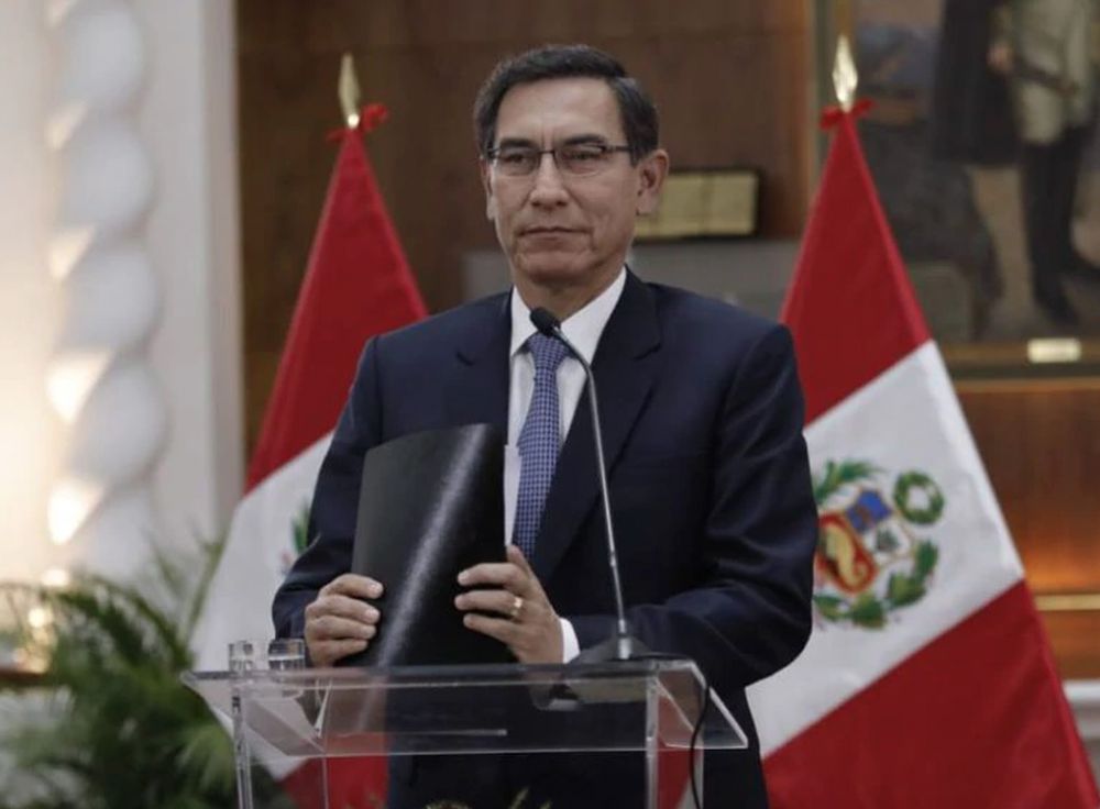 Presidente de Perú anuncia disolución constitucional del Congreso