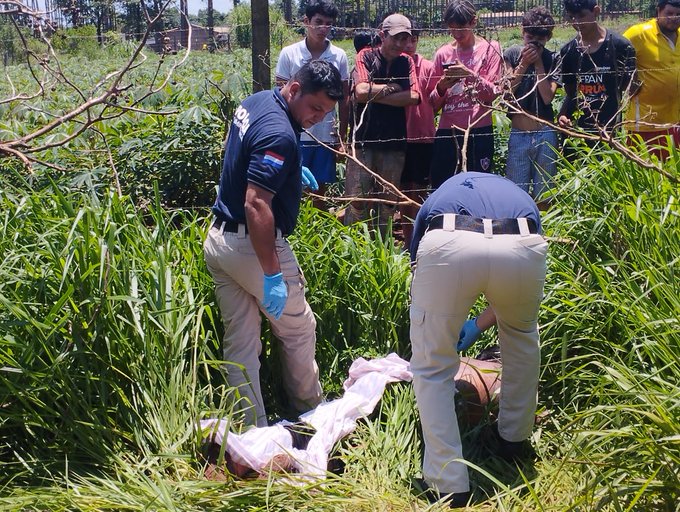 Adicto murió electrocutado y arrojaron su cadáver al costado de camino vecinal de Presidente Franco
