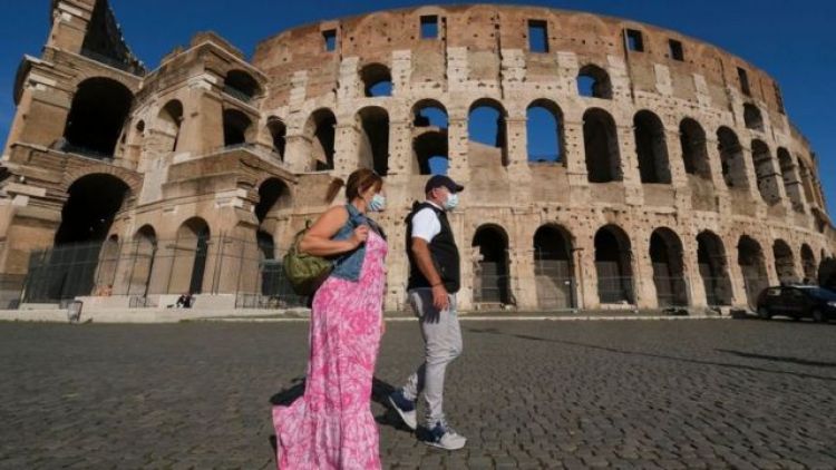 Italia registra 11.641 casos y 17 regiones se encuentran en zona amarilla
