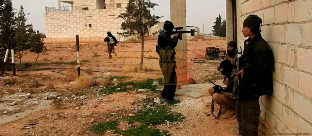 Siria: EI ejecutó 54 soldados que huían de ofensiva rebelde