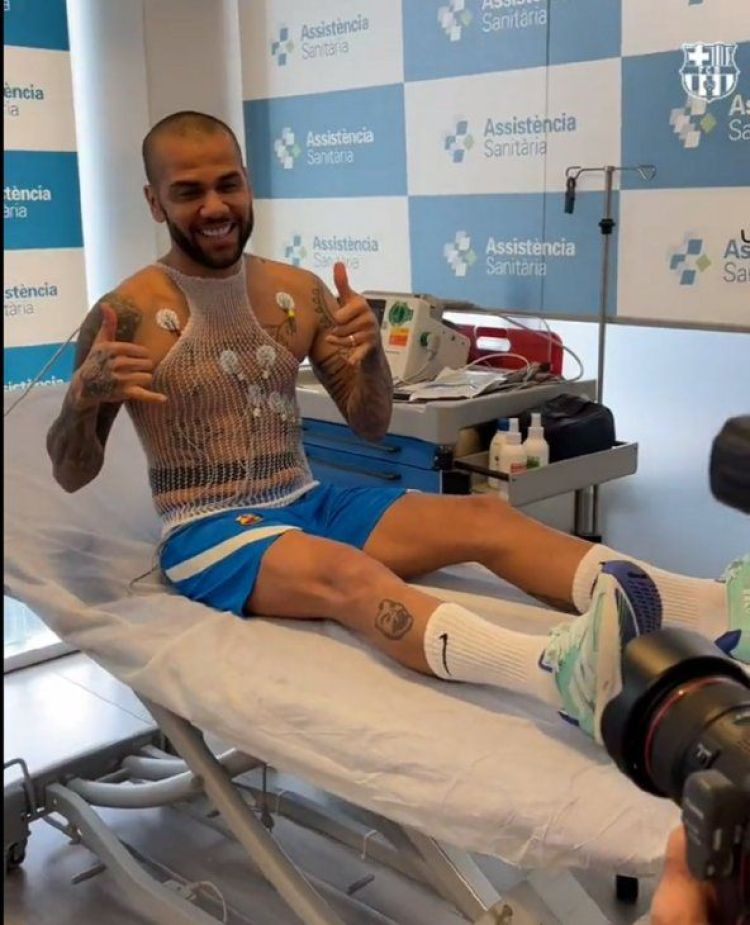 Dani Alves y Lenglet, positivo por Covid-19