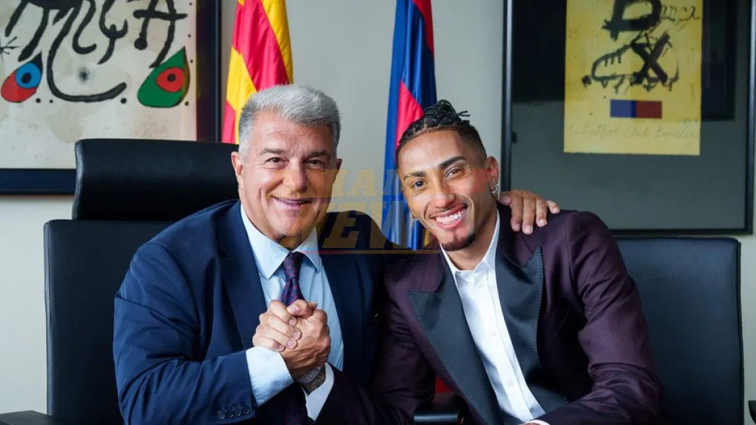 Raphinha amplia su contrato con el Barcelona
