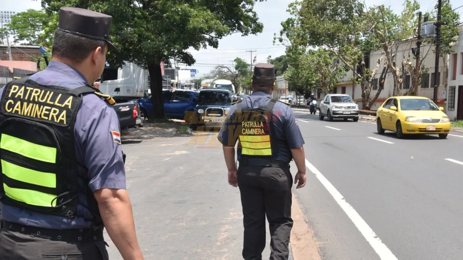 Patrulla Caminera advierte que protector de chapas y luces de colores están prohibidos