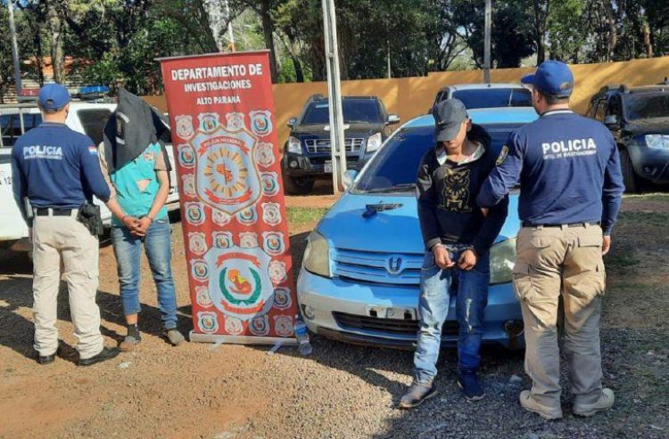 Supuestos delincuentes fueron detenidos tras chocar con auto robado en Ciudad del Este