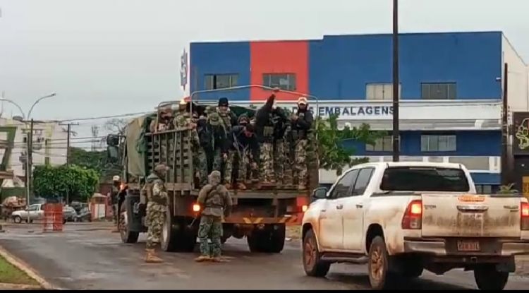 Ridículos: Con una camionada de militares pretenden cerrar frontera Pedro Juan - Ponta Porã