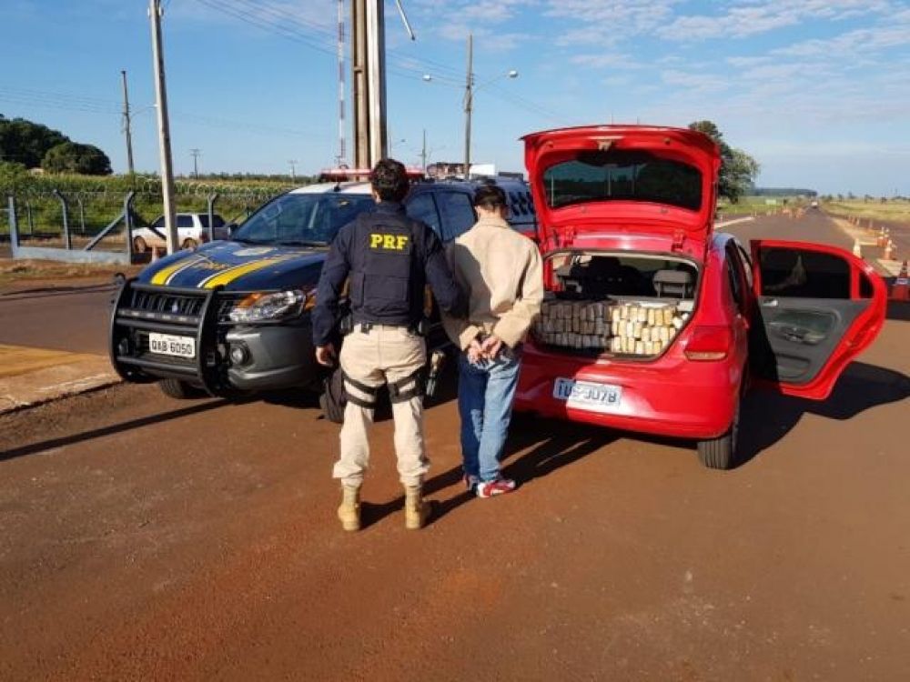 Carro lotado de maconha é interceptado pela polícia em Ponta Porã