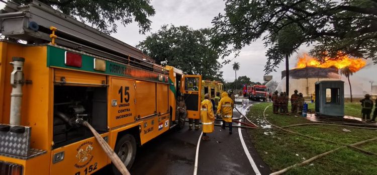 Instituciones siguen trabajando para controlar el incendio en la Planta de Petropar