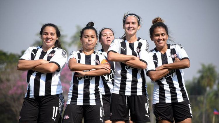 Libertad-Limpeño golea a Cerro Porteño y es único líder
