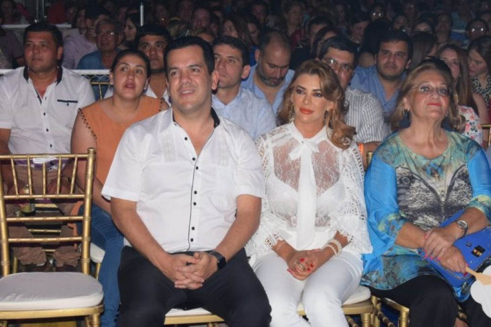 Abuchean al ministro Friedmann en el Festival de la Raza de Villarrica