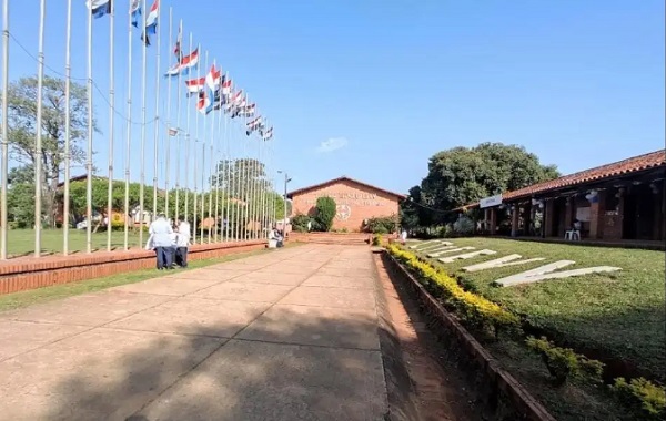 Madre denuncia amenaza contra su hija estudiante