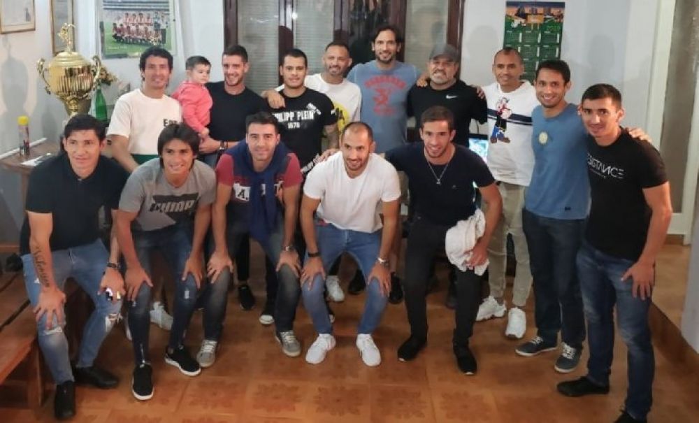 Pagos parciales y promesas evitan paro del fútbol paraguayo