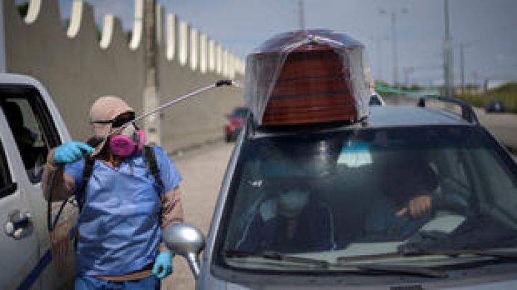 Ecuador realiza pocas pruebas y la realidad no se muestra tal cual es, afirma médica paraguaya