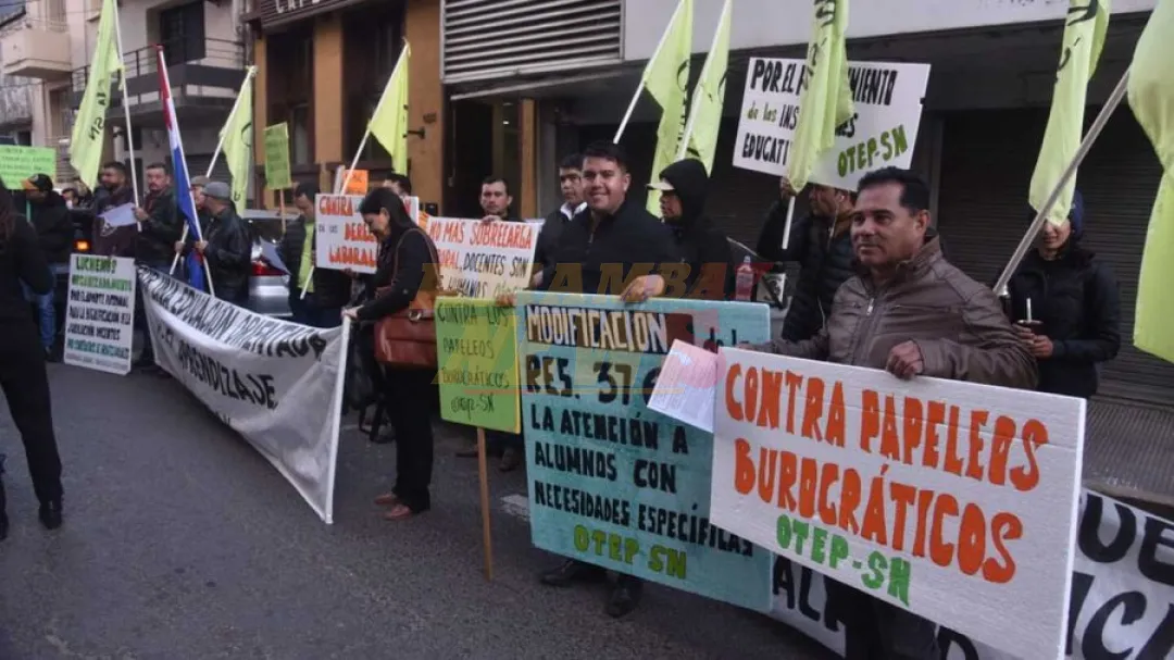 Docentes exigen al MEC resolver sobrecarga laboral y presupuesto para educación