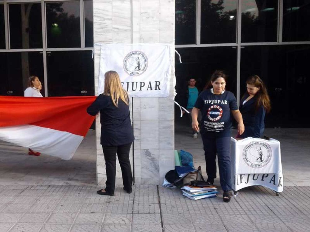 Funcionarios judiciales inician paro escalonado