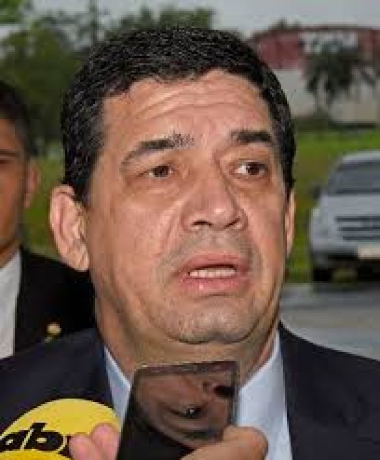 “Mi candidatura sigue firme, porque no depende del humor de un patrón”
