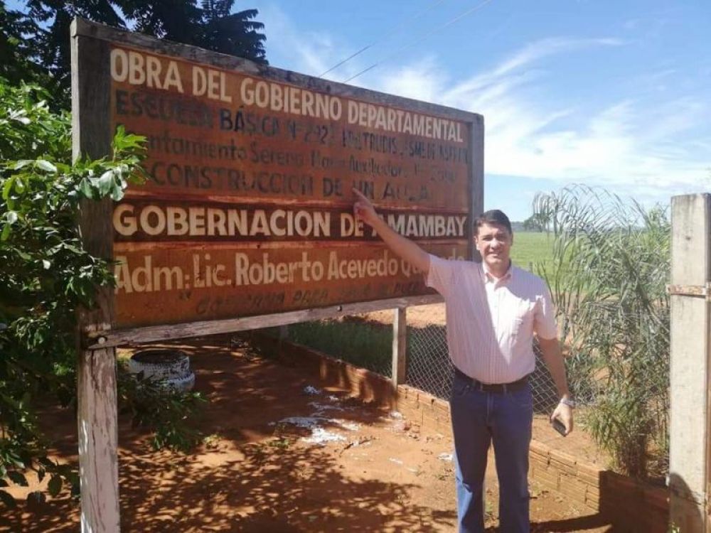 Gobernador Acevedo verificó construcción de aula en Sereno