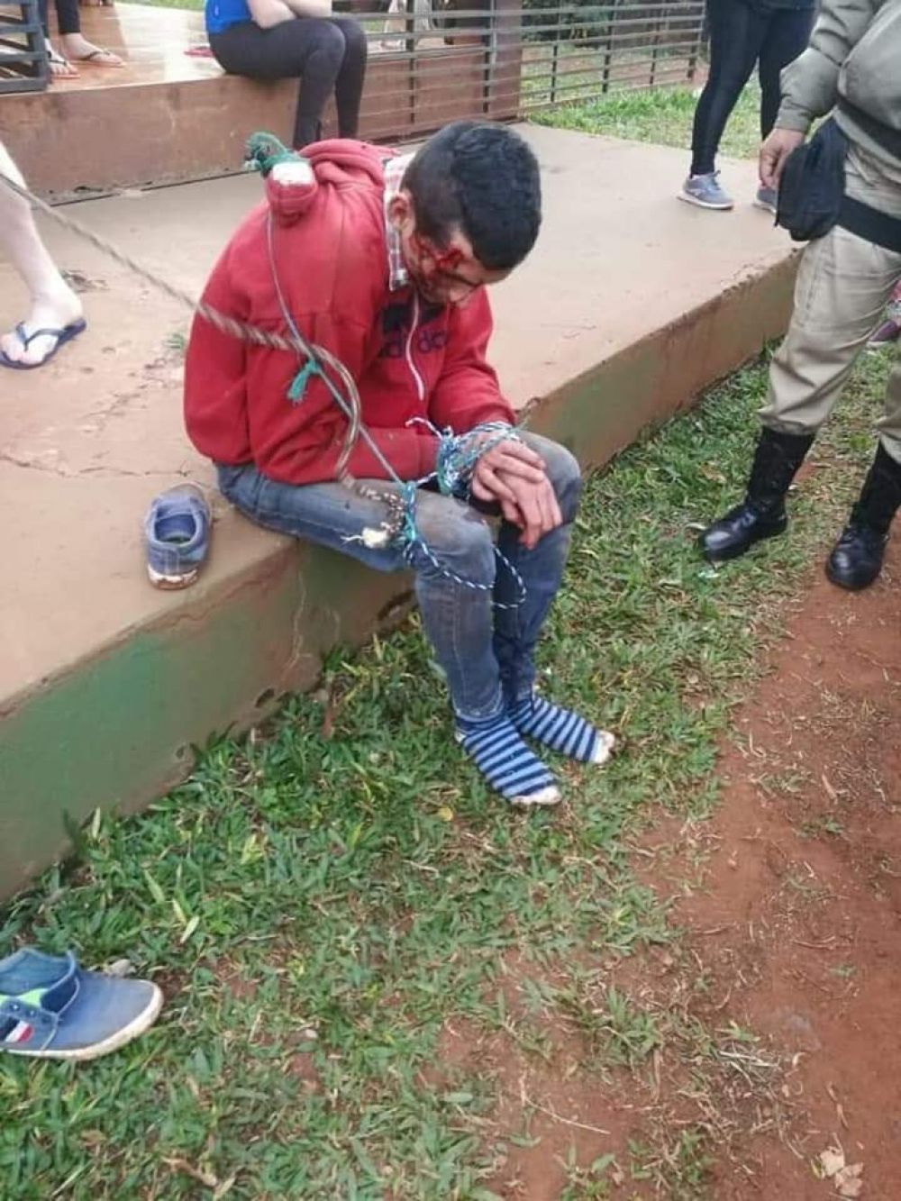 Reducen a golpes a un motochorro que acababa de asaltar en Hernandarias