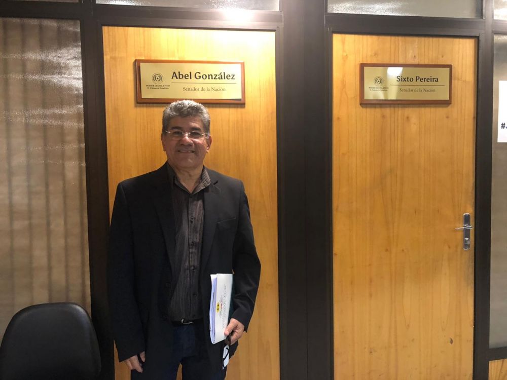 Papichi encubre error del senador Chiquito Vale, en compra de camas de terapia