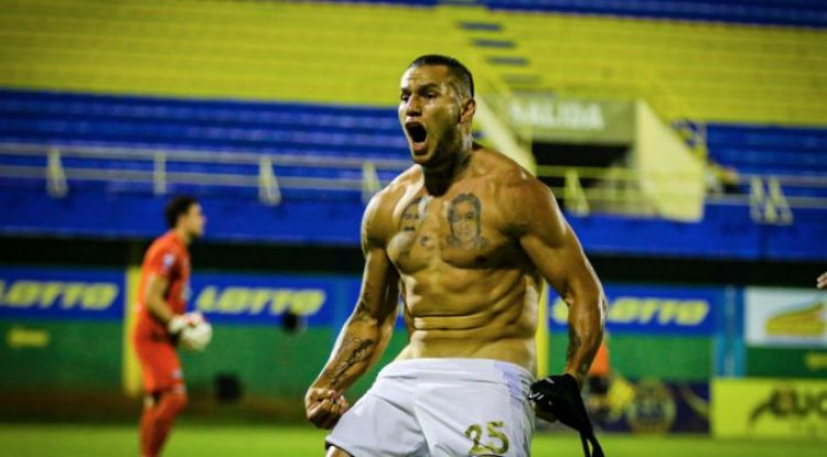Raúl Bobadilla marcó un doblete en la Segunda División del fútbol Suizo