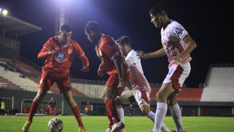 3 de Febrero y San Lorenzo se frenaron