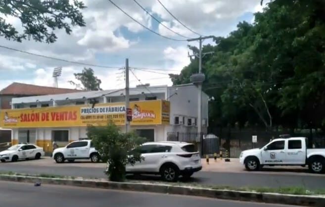 Asaltan local de pollos en Villa Elisa