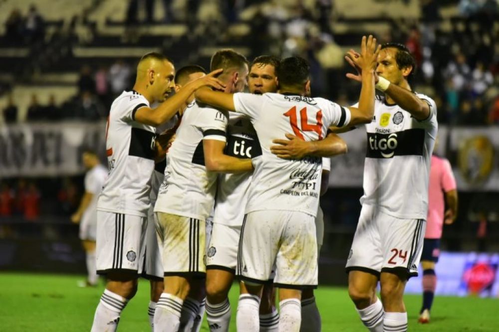 Olimpia venció a Nacional y aprovechó la frenada de sus perseguidores