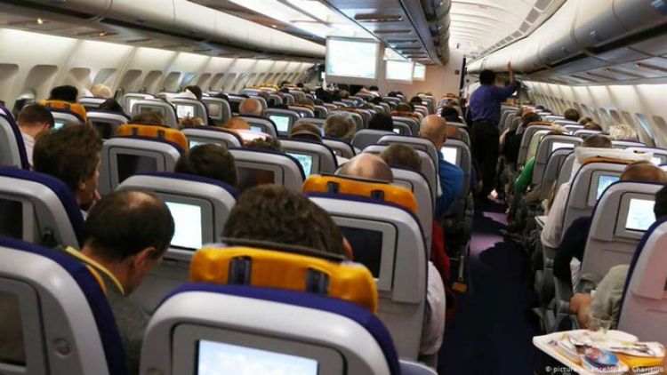 Aerolínea Lufthansa no usará más el damas y caballeros para saludar a sus pasajeros
