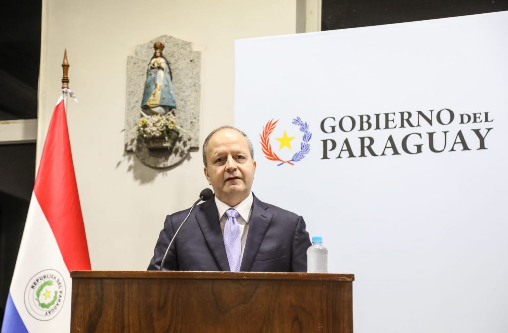 Fernández asume Hacienda con el compromiso de recuperar economía y mejorar bolsillo de la gente