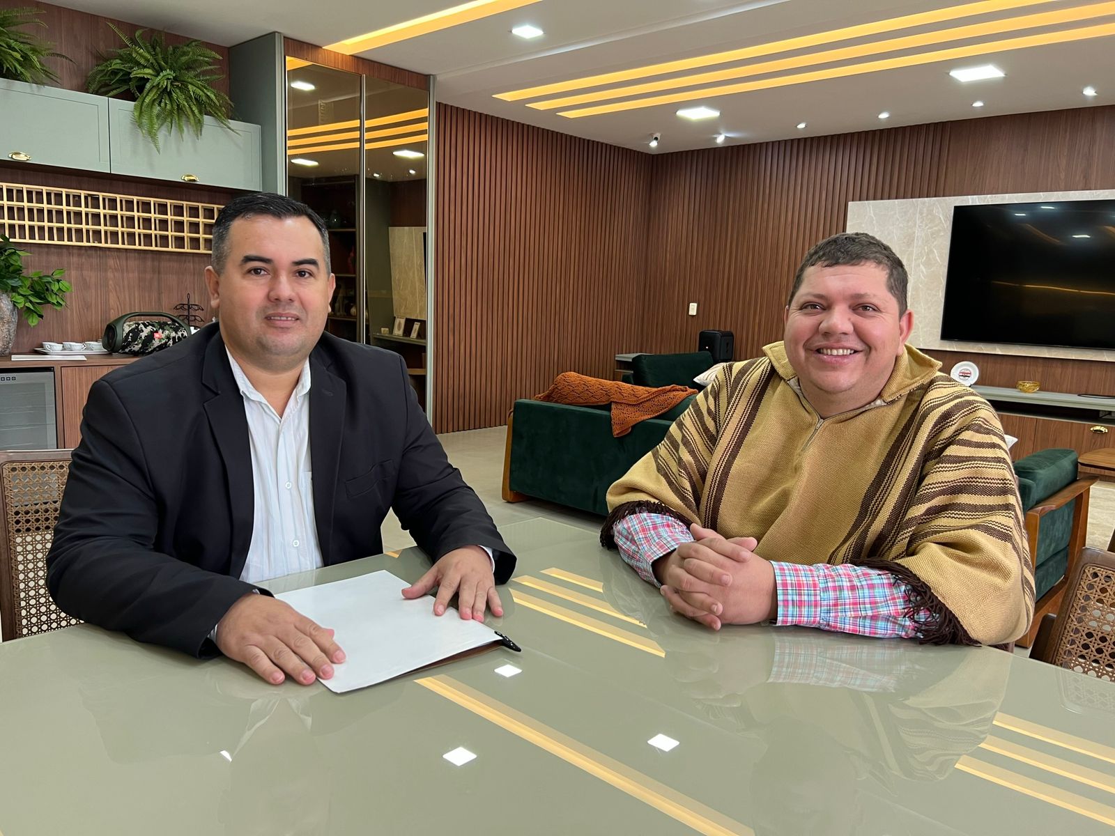 Gobernador presentó a otro secretario pero se resiste en presentar a su Secretario de Hacienda