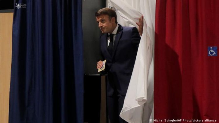 Alianza de Macron gana parlamentarias, pero pierde mayoría