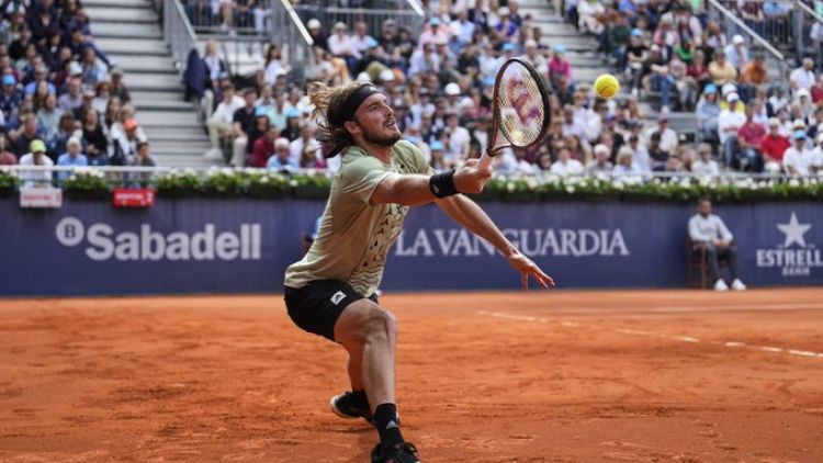 Alcaraz fulmina a Stefanos Tsitsipas