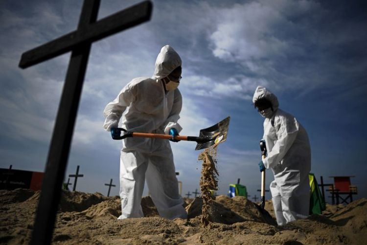 Brasil se acerca a 44 mil muertes y 900 mil infecciones por Covid-19