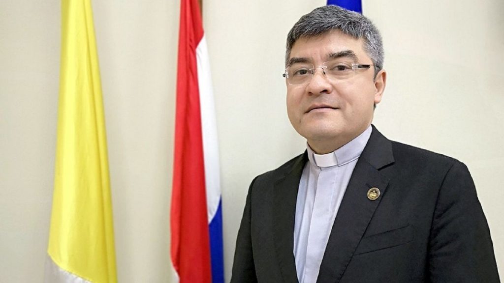Rector de la UC espera que Belén Wittingslow se presente ante la Justicia para que «responda por sus requerimientos»