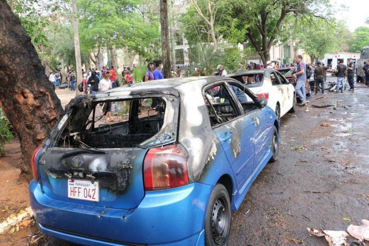 Auto incinerado es de un policía de Caaguazú, todavía no terminó de pagarlo